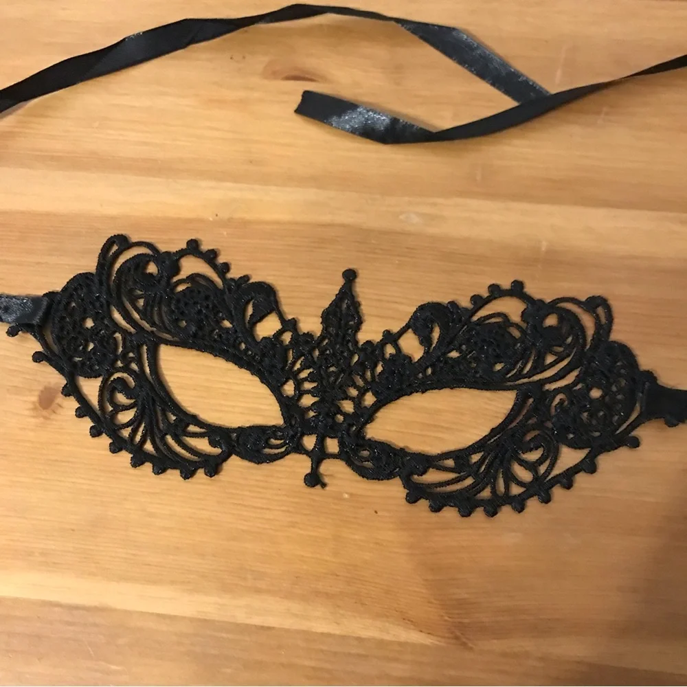 Lace masquerade mask Halloween costumes